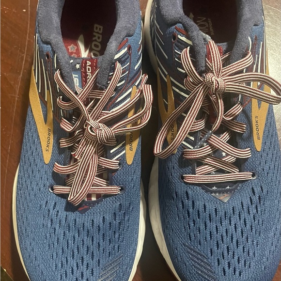 Women’s Brooks Athletic shoes. Size 9.5 B EXCELLENT CONDITION - Picture 5 of 6